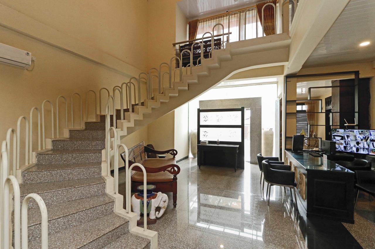 Reddoorz Plus Near Halim Perdanakusuma 2 Jakarta Ngoại thất bức ảnh